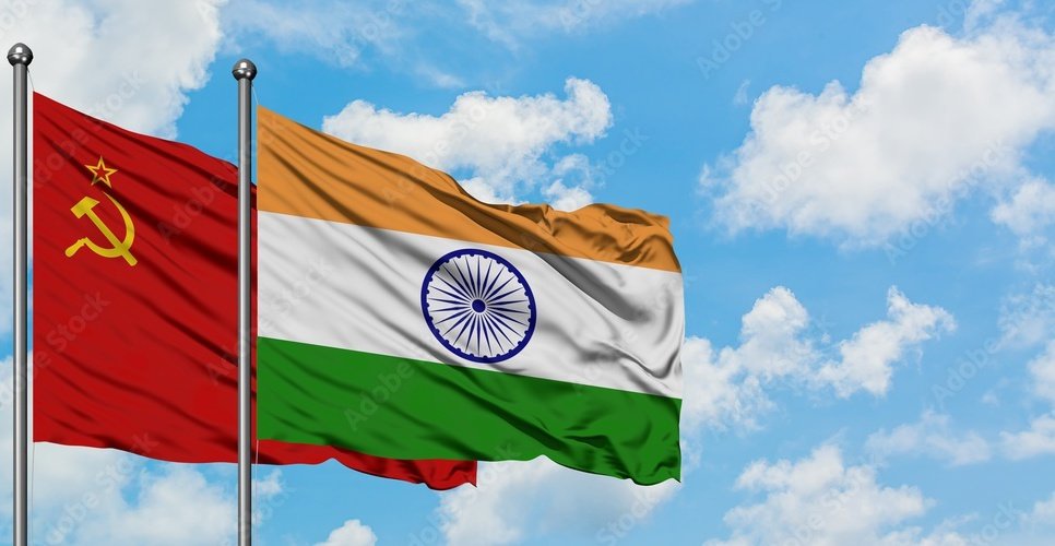 piebyfour's tweet photo. "𝗗𝗢𝗖𝗨𝗠𝗘𝗡𝗧𝗦 𝗖𝗔𝗡 𝗪𝗔𝗜𝗧, 𝗛𝗨𝗡𝗚𝗘𝗥 𝗖𝗔𝗡𝗡𝗢𝗧."

Soon after Indian independence in 1947, the country was faced with an alarming shortage of food grain. The indian government urgently requested both the USA and the USSR to send in food aid. https://t.co/mqca2zWqMj