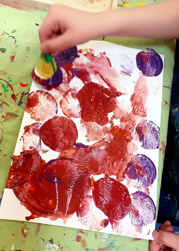 MrK_Art_Teacher's tweet photo. Printing With Fruit by Reception Pupils
#ArtEducation #ChildDevelopment #ChildrensArt #DecisionMaking #Exploration #EYFS #FineMotor #INDEPENDENCE #IndependentLearning #LetKidsLead #Pattern #Printing #ShapeAndSpace #SpatialAwareness #SummerswoodSchool @SummerswoodPS https://t.co/36QfICaTXQ