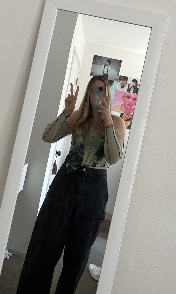 teakcals's tweet photo. k4rd concert fit for today :) https://t.co/cBcgCL3ldF