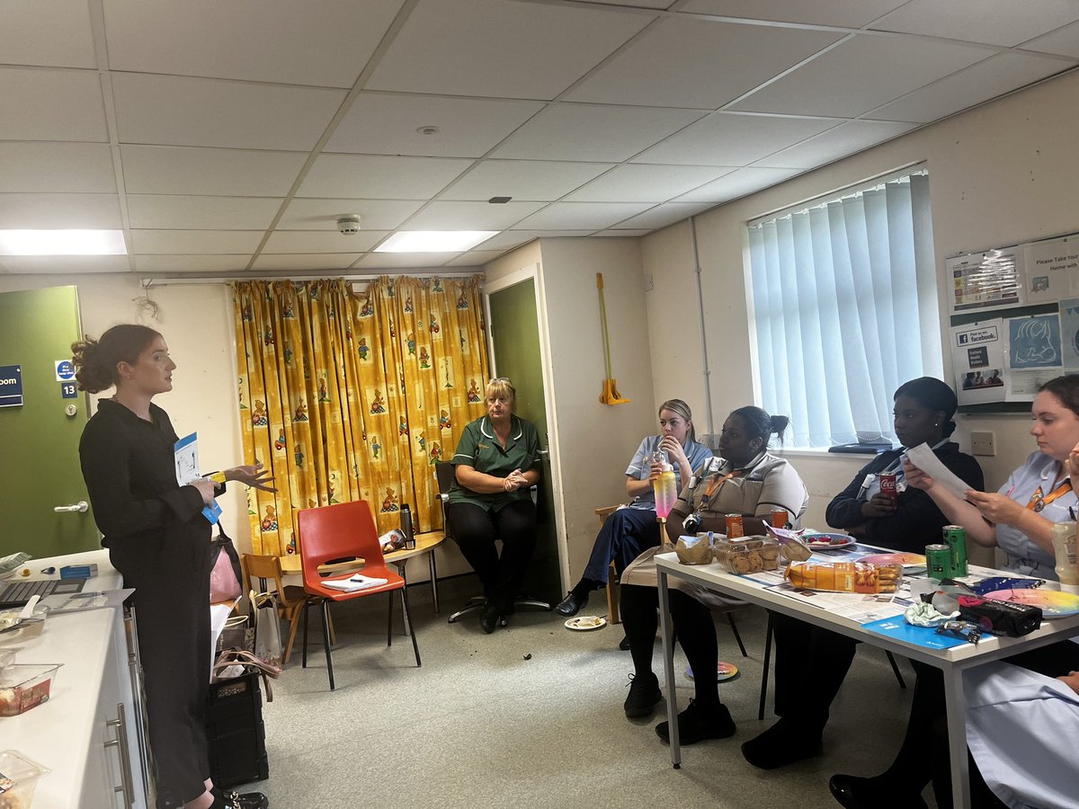 TLCOwestisbest's tweet photo. Just want to say a huge thank you to the wonderful Flaminol rep for coming in to woodsend clinic. Every one of us has taken something new away from this lunch box training session😀 
#Traffordlco #flaminol #learning #keepinguptoday #mft https://t.co/Q2rTalaTft