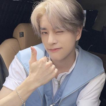 hi I'm van, not(?) new to #kpoptwt and #stantwt and looking for interactive moots.

— jake main
— 04
— he / him
— equestrian, plays valo and does crafting
— engene, atiny &amp; carat
— english / tagalog 
— any fandom will do

♡ / ↻ are v appreciated , to be moots &amp; spread. tyvm!
