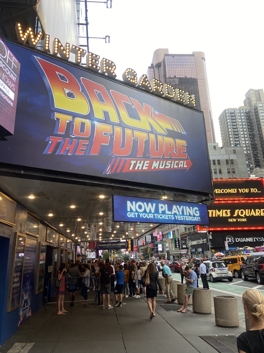 @HueyLewisNews special thanks to #hueylewis for being so gracious last night to take pics and sign playbills for the audience at #backtothefuturebroadway I mentioned to him that I brought my kids and when they asked about Huey I said he is a 1980s hero. And the legend lives on.