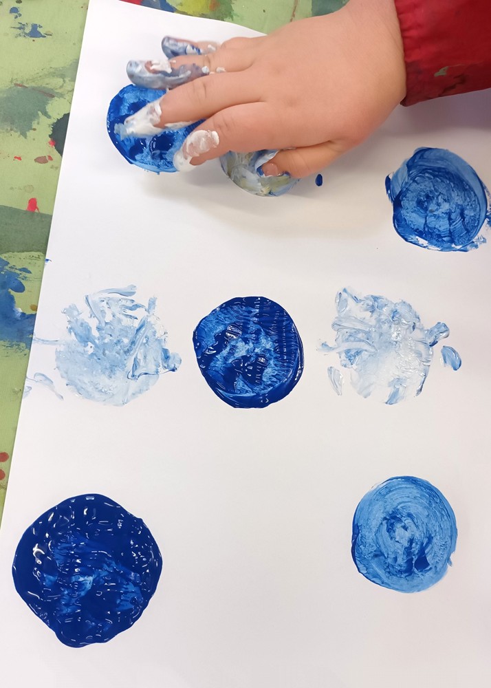 Printing With Fruit by Reception Pupils #ArtEducation #ChildDevelopment #ChildrensArt #DecisionMaking #Exploration #EYFS #FineMotor #INDEPENDENCE #IndependentLearning #LetKidsLead #Pattern #Printing #ShapeAndSpace #SpatialAwareness #SummerswoodSchool @SummerswoodPS