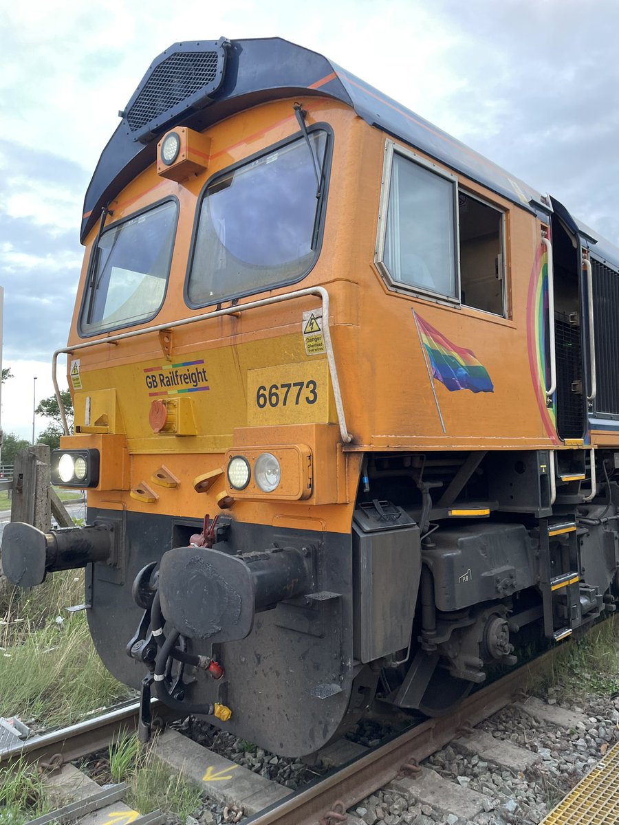 SimonZev's tweet image. It’s fair to say that no week is the same for a #FreightManager 

Yesterday we were out with some of these fine people including @geofftech &amp;amp; @KentishHack to find out more about #RailFreight operations, particularly in hours of darkness when most are asleep

More on this soon!