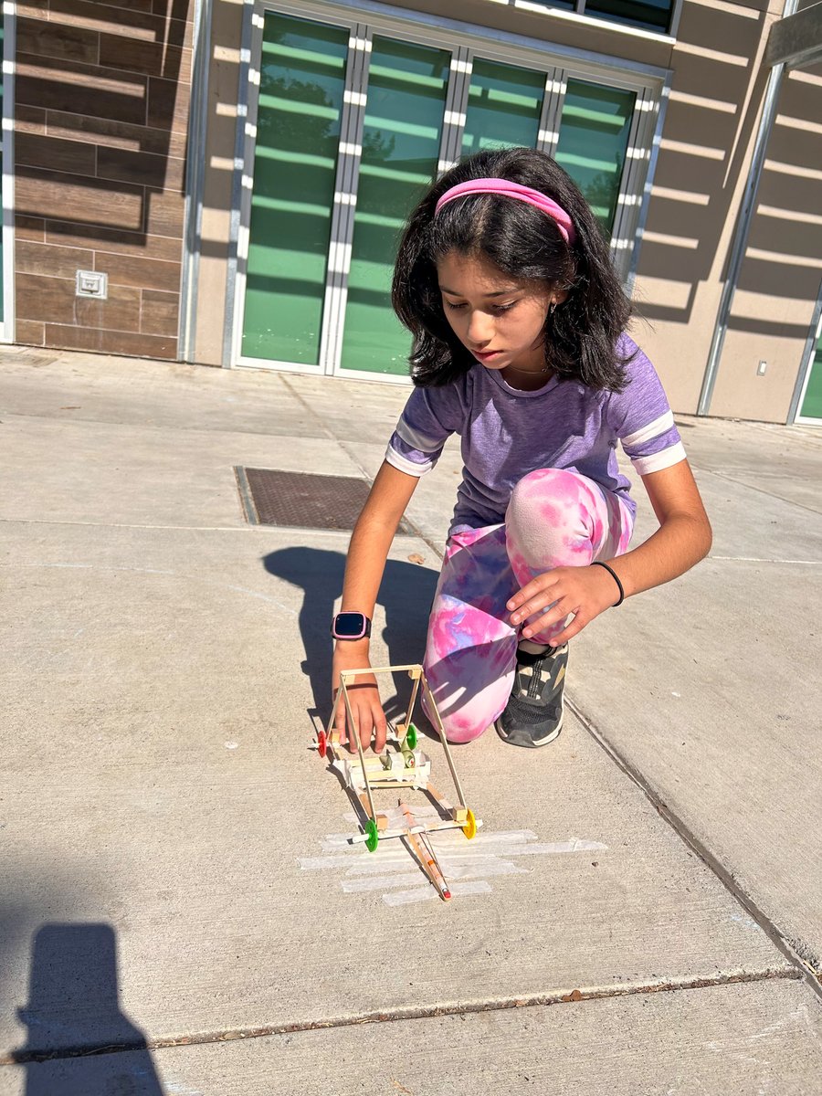 🏎️ Innovation on wheels! These slingshot cars showcase the imagination and talent of our young engineers! 🚗💡 #USDlearns #USDcamp