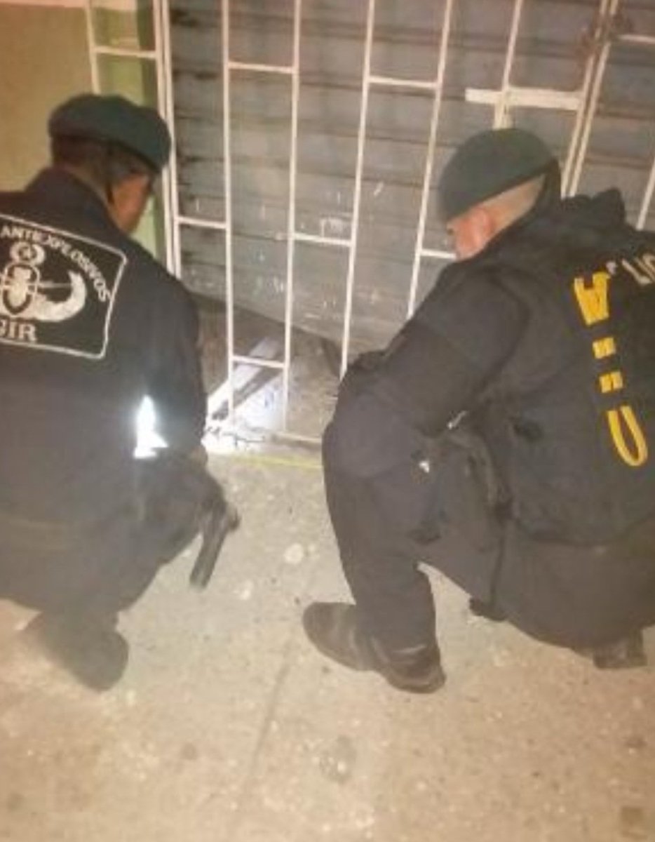 sucrenoticiasec's tweet photo. En una farmacia ubicada en la cooperativa Luz de América, en la #IslaTrinitaria, #Guayaquil, sujetos hicieron explotar una bomba. El hecho se habría producido por las denominadas 'vacunas'.

#SucreEnLaNoticia https://t.co/MaR9cmuvE4