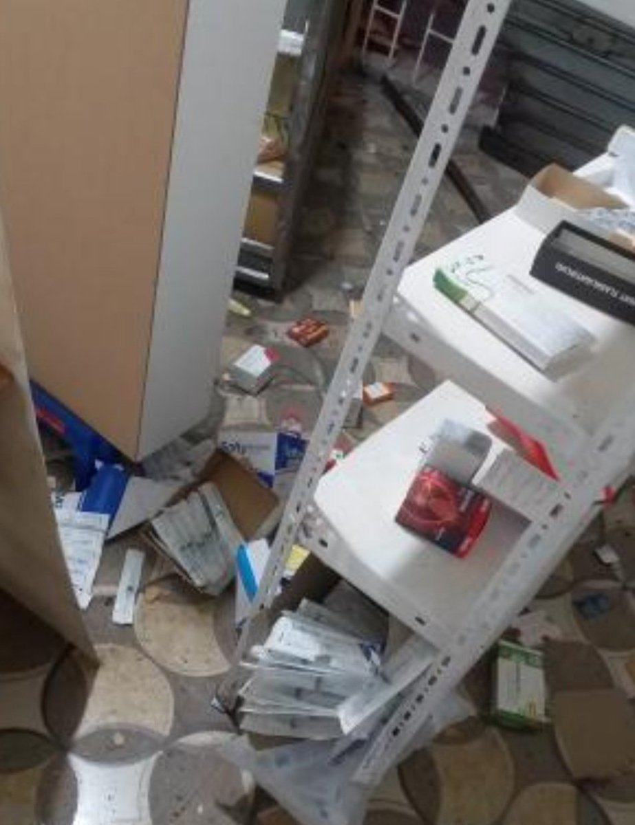 sucrenoticiasec's tweet photo. En una farmacia ubicada en la cooperativa Luz de América, en la #IslaTrinitaria, #Guayaquil, sujetos hicieron explotar una bomba. El hecho se habría producido por las denominadas 'vacunas'.

#SucreEnLaNoticia https://t.co/MaR9cmuvE4