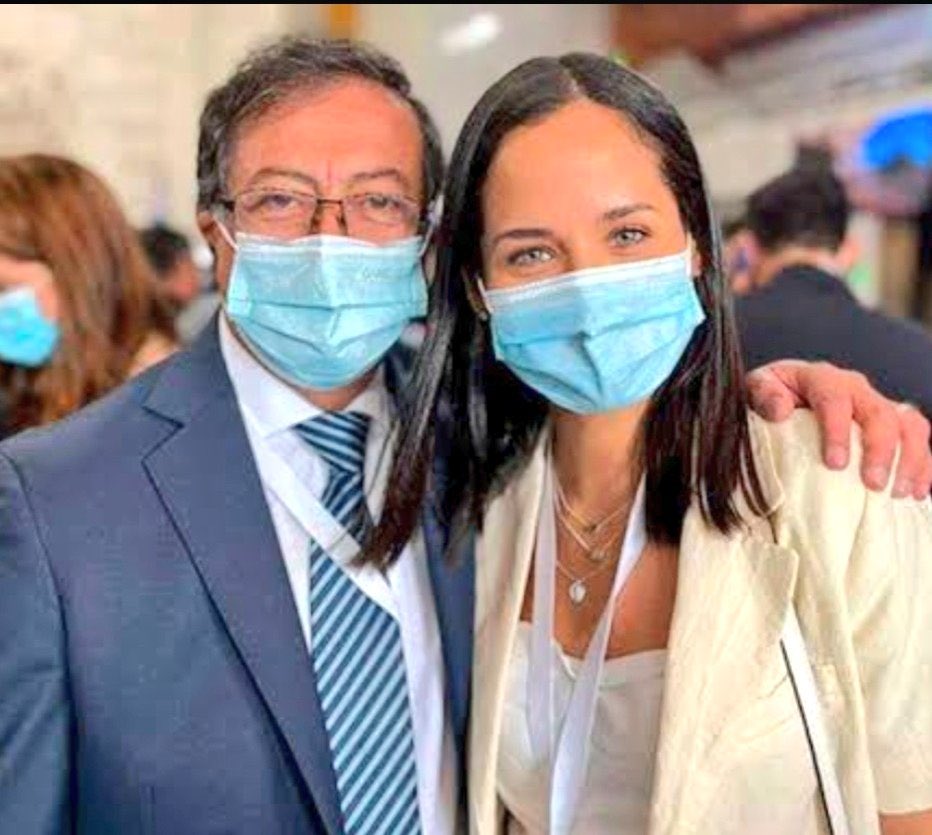 buttersfansof's tweet image. La tesorito y el narco.

Pónganle titulo