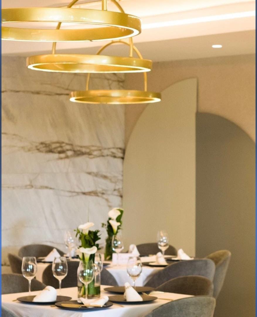 LOS RESTAURANTES DE "EL PRINCIPE" TESTAFERRO DE LACAVA EN EL HOTEL INTERNACIONAL DE VALENCIA: Cuando les dije de los negocios que maneja Luis Alberto Vargas Pizzolante, alias "El Principe", testaferro del "Dracuchoro" de Carabobo, Rafael Lacava, me quede corto. Este joven,  rico