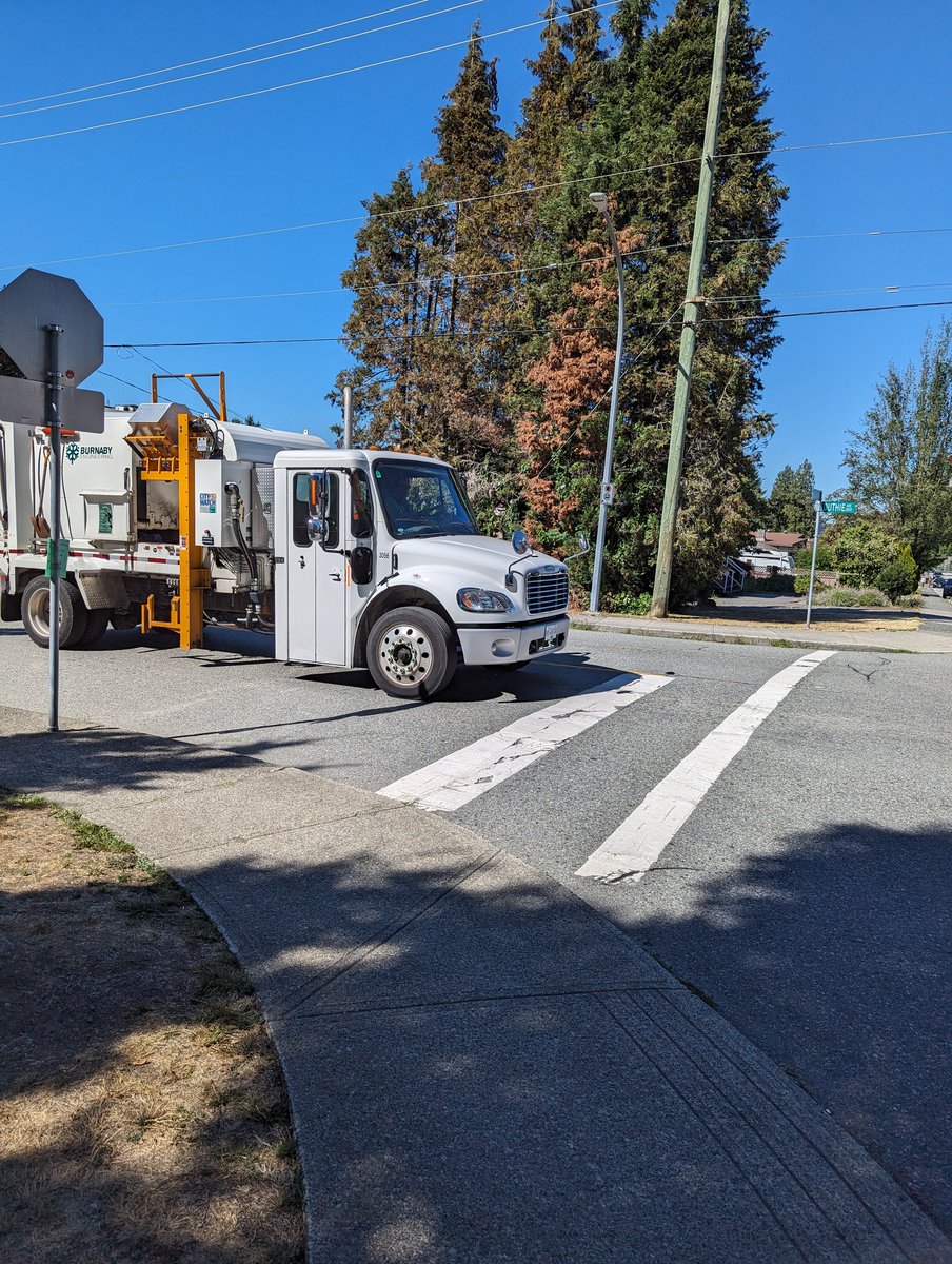 smylindude's tweet photo. @CityofBurnaby please tell your drivers not to talk on the phone while driving . He had put it down at this point, but aggressively honked at me while I took this pic. He seemed to think it was funny https://t.co/gUVpoK7BZq