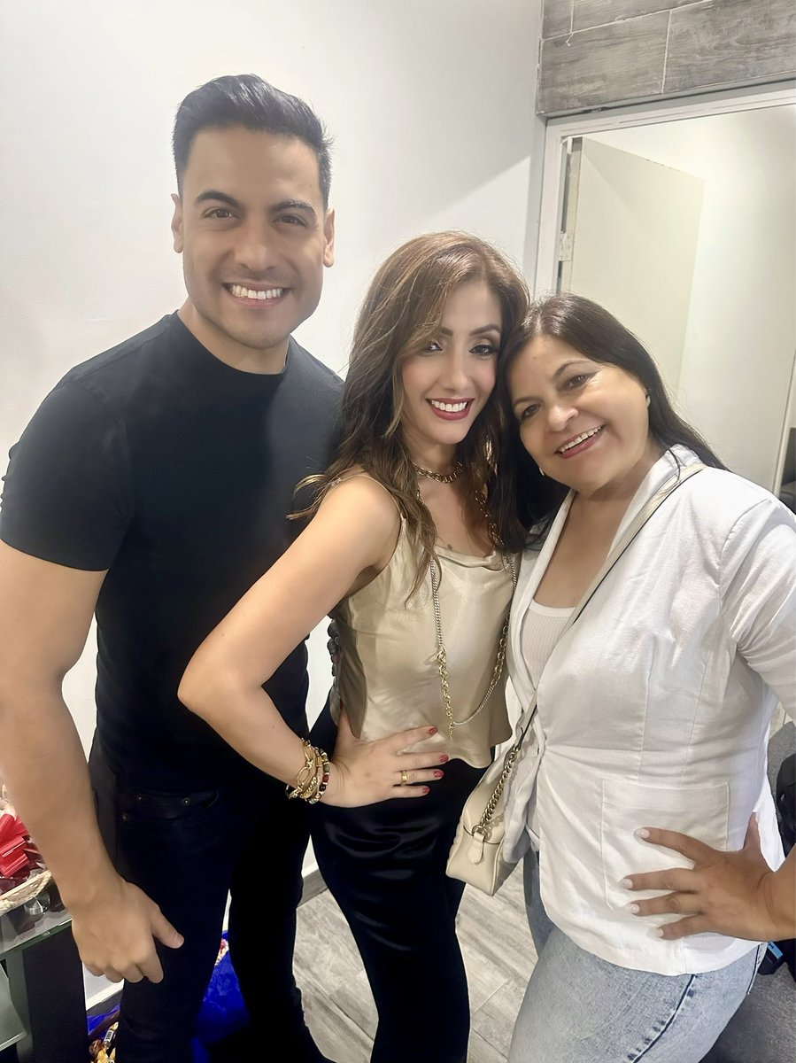 Felicidades al papi con el corazón mas bello <a href="/_CarlosRivera/">Carlos Rivera</a> la mami mas dulce <a href="/cynthiaoficial/">Cynthia Rodriguez</a> y a la abuelita más amorosa Doña Ma Lourdes✨

Celebramos esta dicha tan grande,
bienvenido a la vida Leon 💙💙💙💙

#carlosrivera #Bebecarlosrivera #leon  #riveristas #bebeleon