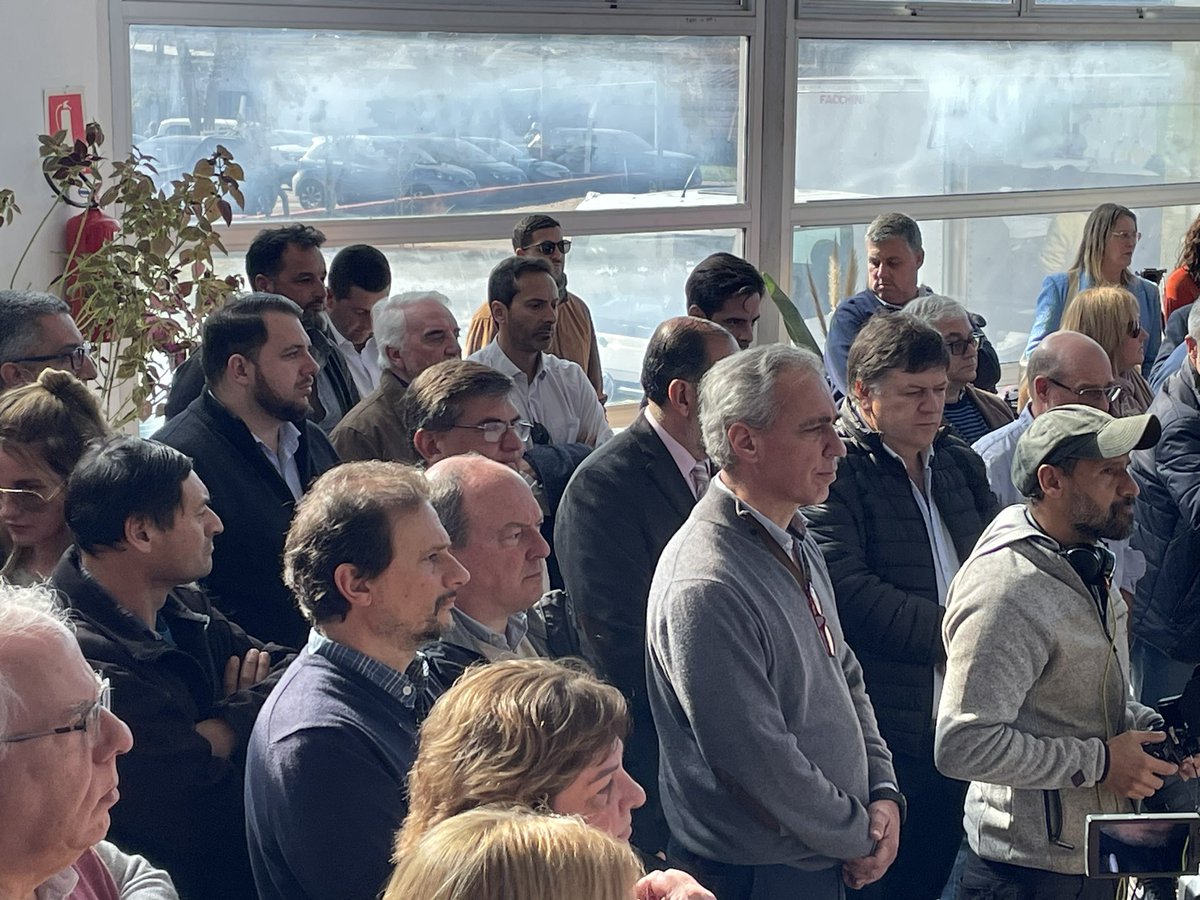 🔹El alcalde <a href="/RapettiAndres/">Andrés Rapetti Tizze DIRECTOR DE CULTURA IDM</a> acompañó al Intendente <a href="/Antia_Enrique/">Ing. Agr. Enrique Antía</a> y al <a href="/sancarlosmuni/">Municipio de San Carlos</a> en la inauguración de 10 plantas fotovoltaicas en #Cedemcar,  parte del Proyecto Energías Renovables de la <a href="/MaldonadoUY/">Rotten Raccoons</a> 👉
“Maldonado con  visión de futuro también en materia energética”