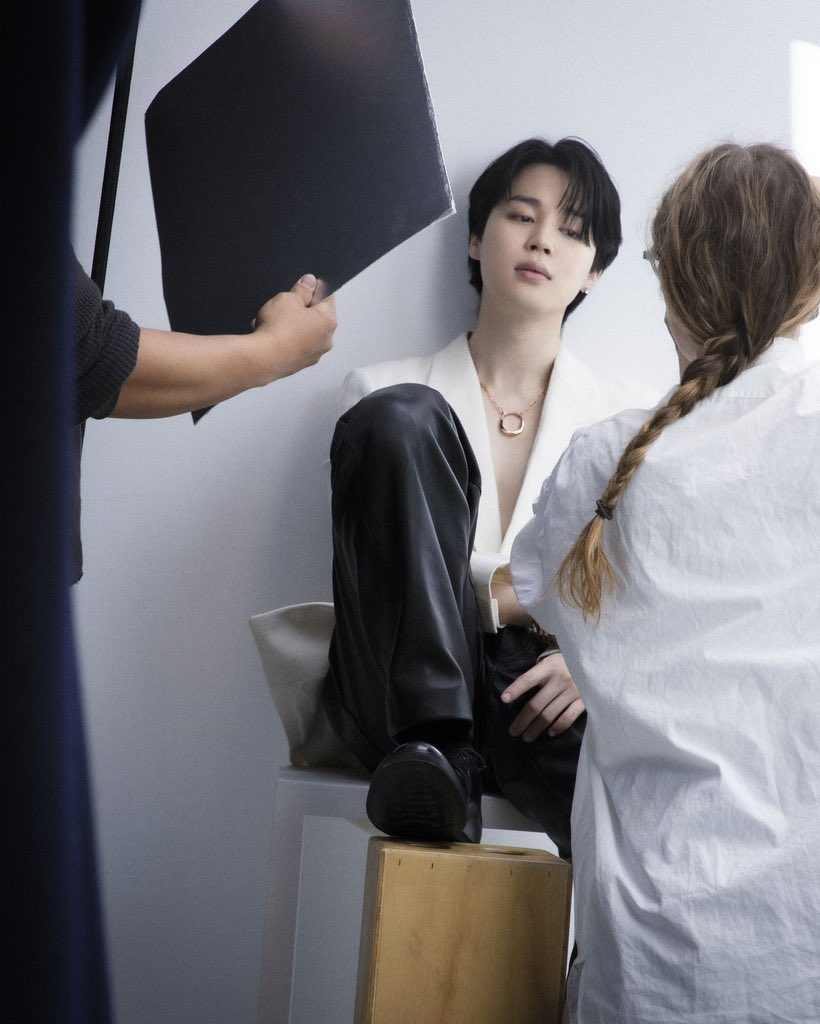 XMPLMAG's tweet photo. Behind-the-scenes with #Jimin of BTS for Tiffany &amp; Co ✨ https://t.co/tcsBIldj0T