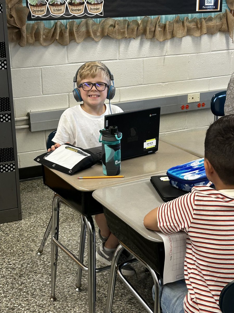 OrrsElementary's tweet photo. #FridayScienceFun #extraORRdinary https://t.co/6NxGfCe4WT