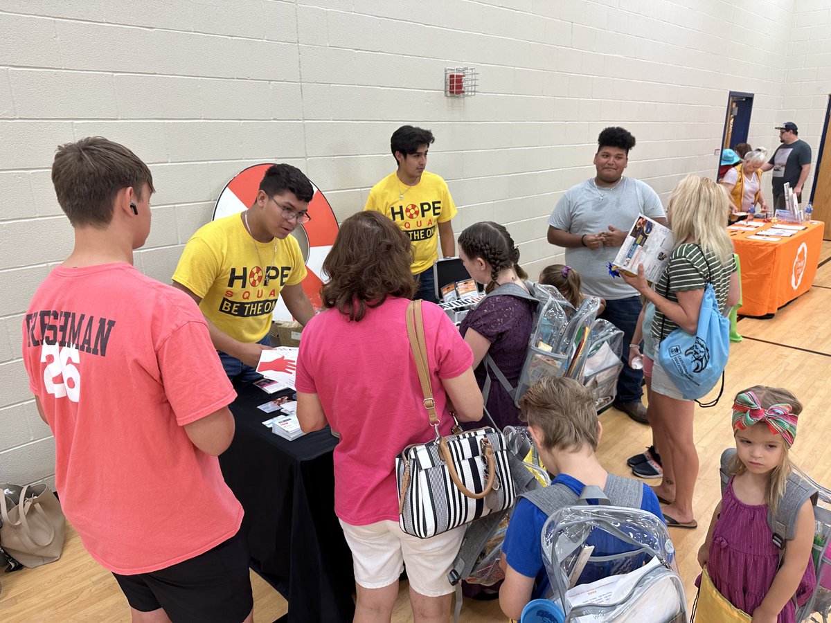 StevenRiewe's tweet photo. CHS Hope Squad had the honor of serving alongside our partners at the Back to School Bash!
 #choosecastleberry #cisdleadingtheway⁦
@CastleberryISD @CastleberryHigh https://t.co/B0eYoinSfE