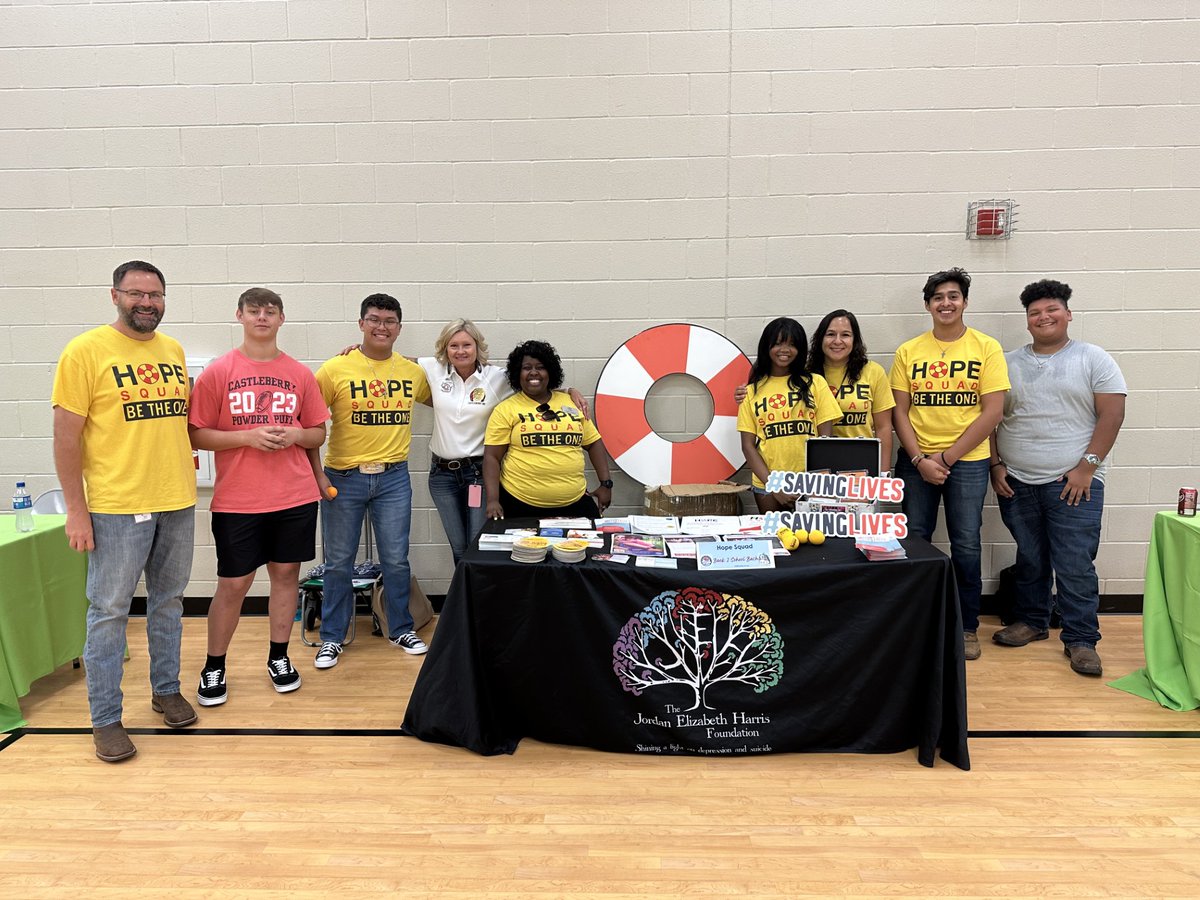 StevenRiewe's tweet photo. CHS Hope Squad had the honor of serving alongside our partners at the Back to School Bash!
 #choosecastleberry #cisdleadingtheway⁦
@CastleberryISD @CastleberryHigh https://t.co/B0eYoinSfE