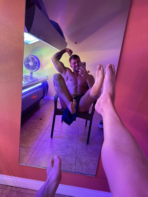 Tan feet https://t.co/d4ZGCEA0b4