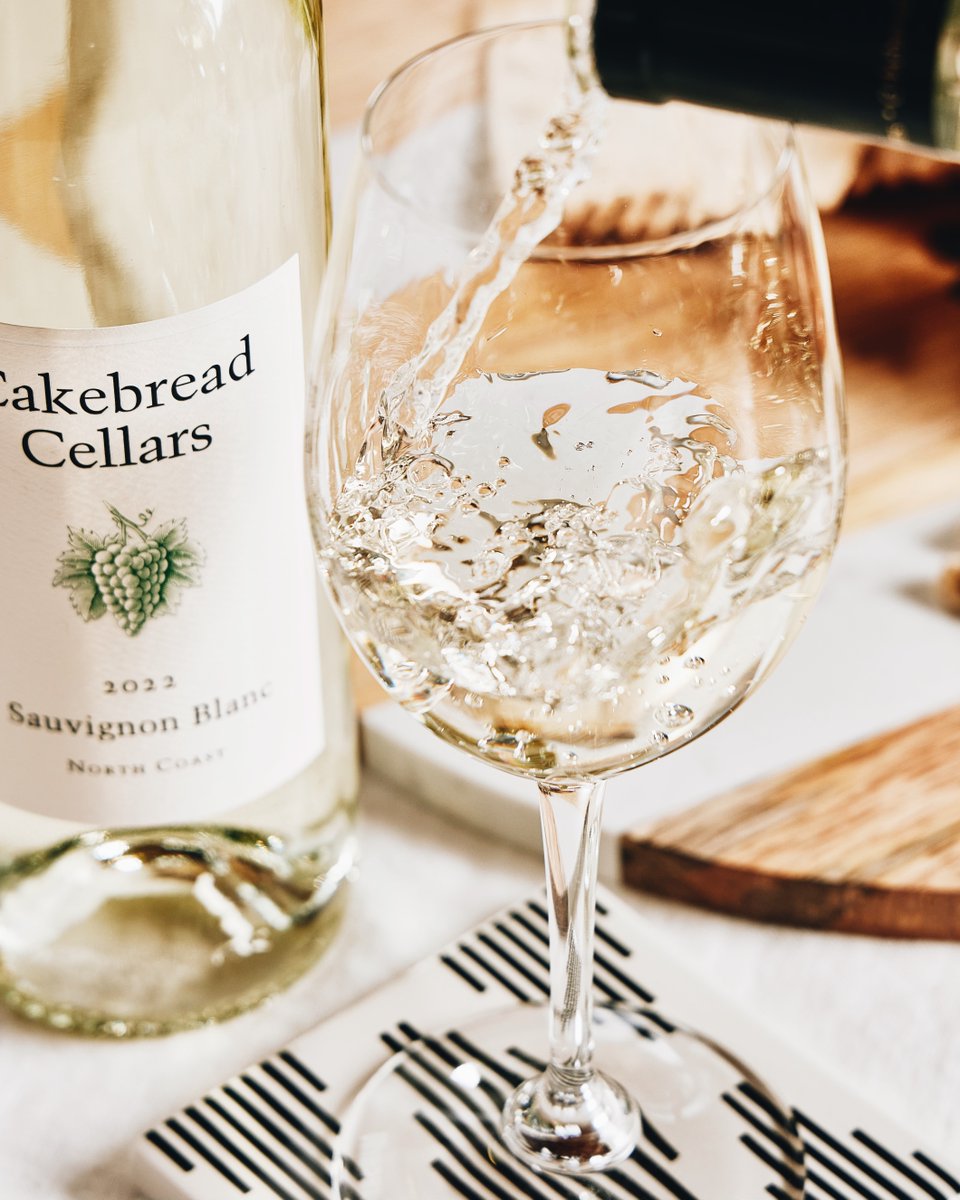 Pour a glass of Chardonnay or Sauvignon Blanc (or both 😉) and celebrate #NationalWhiteWineDay with us! We craft 2 Sauvignon Blancs and 3 Chardonnays. We also currently have our limited edition 50th Anniversary Chardonnay Selection Pack available. Shop: bit.ly/3Y8rzZu