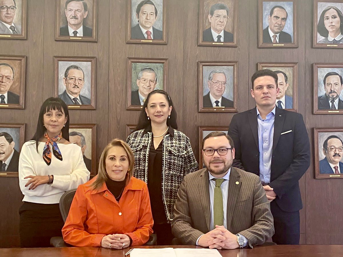 Nuestra casa de estudios renueva convenio de cooperación con <a href="/U_ElBosque/">Universidad El Bosque</a> 🙌🏼. En el marco de la visita institucional a 🇨🇴 de nuestro director corporativo de Vinculación con el Medio, Humberto Salas, reiteramos nuestro compromiso para seguir colaborando en materia internacional.