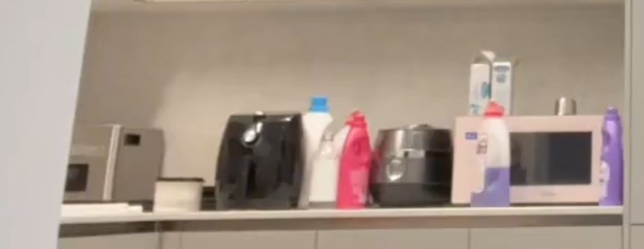 BTSMerchUpdates's tweet image. 👀