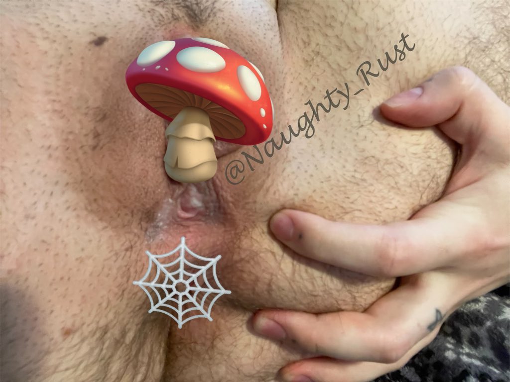 Would you fuck…
🍄my creamy pussy
🕸️my tight ass
🌈both

Let me know down in the comments (Reposts appreciated 🧡)