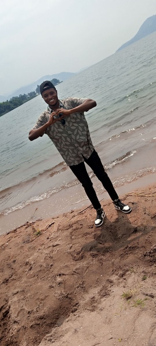 DanielMusafir10's tweet photo. Aimons l'eau et luttons contre la pollution de l'eau, https://t.co/rQl7yMLEv5