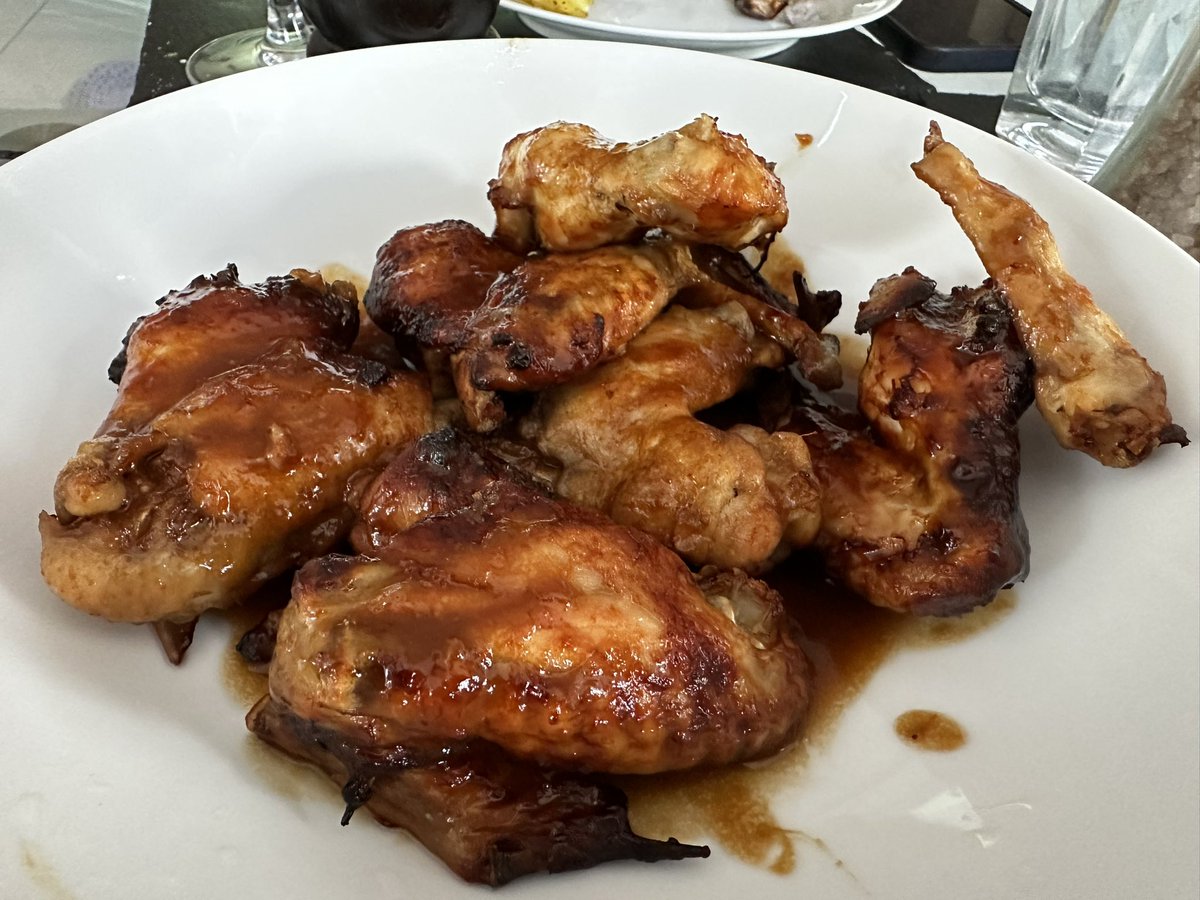 damientheduke's tweet photo. What a changing point in my life! After I saw @CCfunkandsoul making chicken wings with the ninja foodi, I bought one and I’ve never looked back. The best way is to pressure cook then air fry. Perfect every time.  #chickenwings https://t.co/ohYfPFXTO2