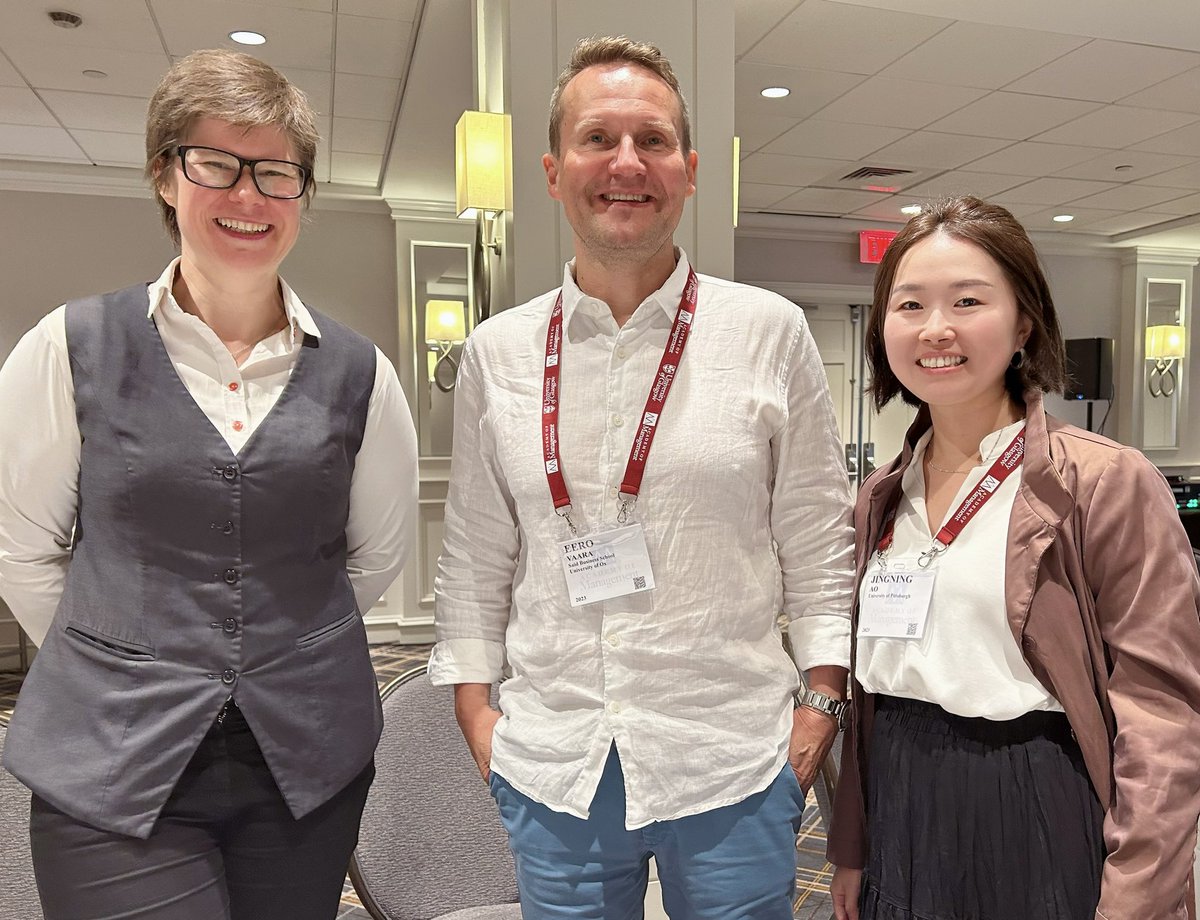 Great session on “Communicative Perspectives on Strategizing in the Public Sphere” this morning 🙌. Thank you for organizing it beautifully @_elisalehrer @MilenaKLey @Strategizers 

Loved my roundtable conversation with Anna and our mentor Eero! Super constructive 👍

#AOM2023