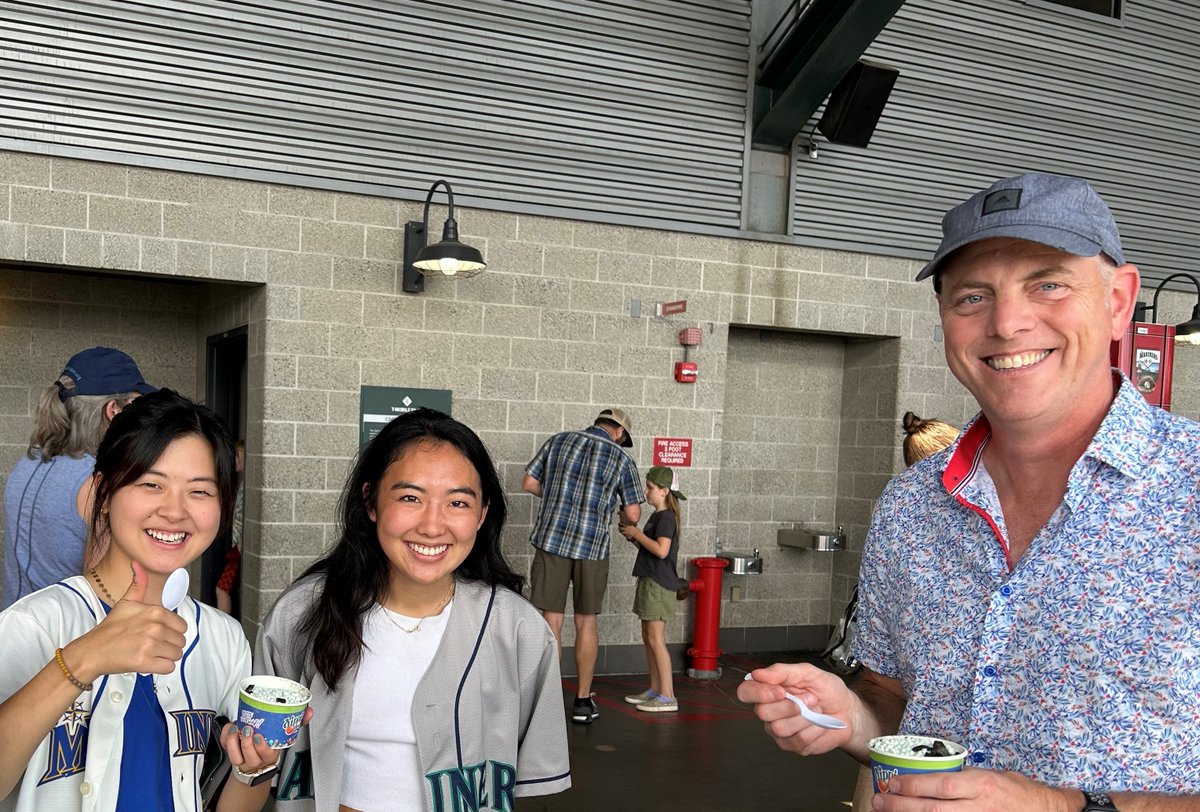 Parametrix_Inc's tweet photo. Thumbs up for cheering on the @Mariners and indulging in some sweet treats! ⚾️🍦👍️ Over 70 employee-owner plus friends and family spent a Thursday afternoon at T-Mobile Park to watch the M's defeat the Minnesota Twins. https://t.co/SuXIep0q73