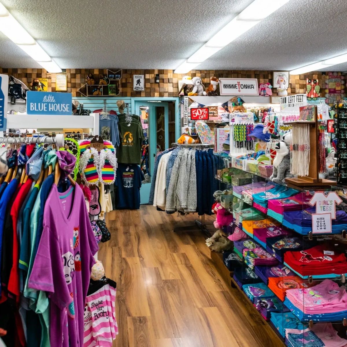 Jonathans733's tweet photo. Looking for a shopping tip? When visiting Jonathan's the Bear Necessities, be sure to check out our curated gift sets! They make perfect presents for any occasion. https://t.co/zHBjqnnBWR