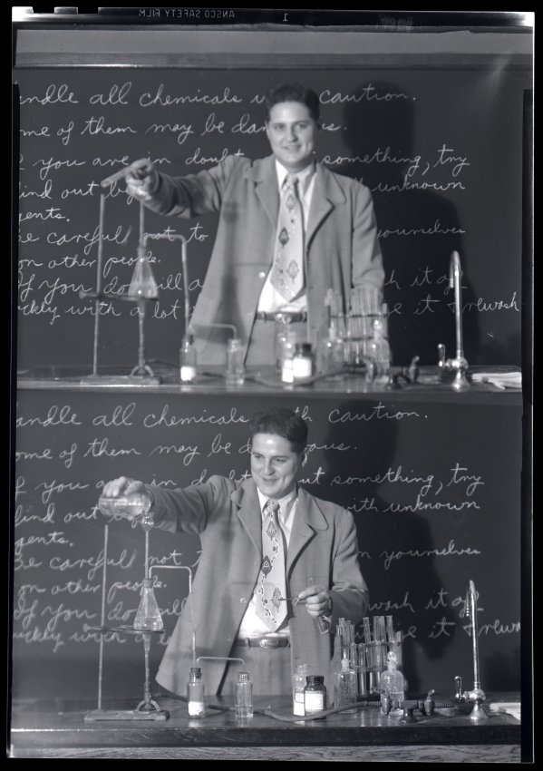 PChistoryMuseum's tweet photo. Here's chemistry teacher Mr. Wilkinson conducting an experiment for his class in 1951.
Sciences like chemistry, geology, & physics were extra important in Park City, with many students joining its mining industry after HS or college.
#ArchivesHashtagParty #ArchiveScience https://t.co/qXExladxTO