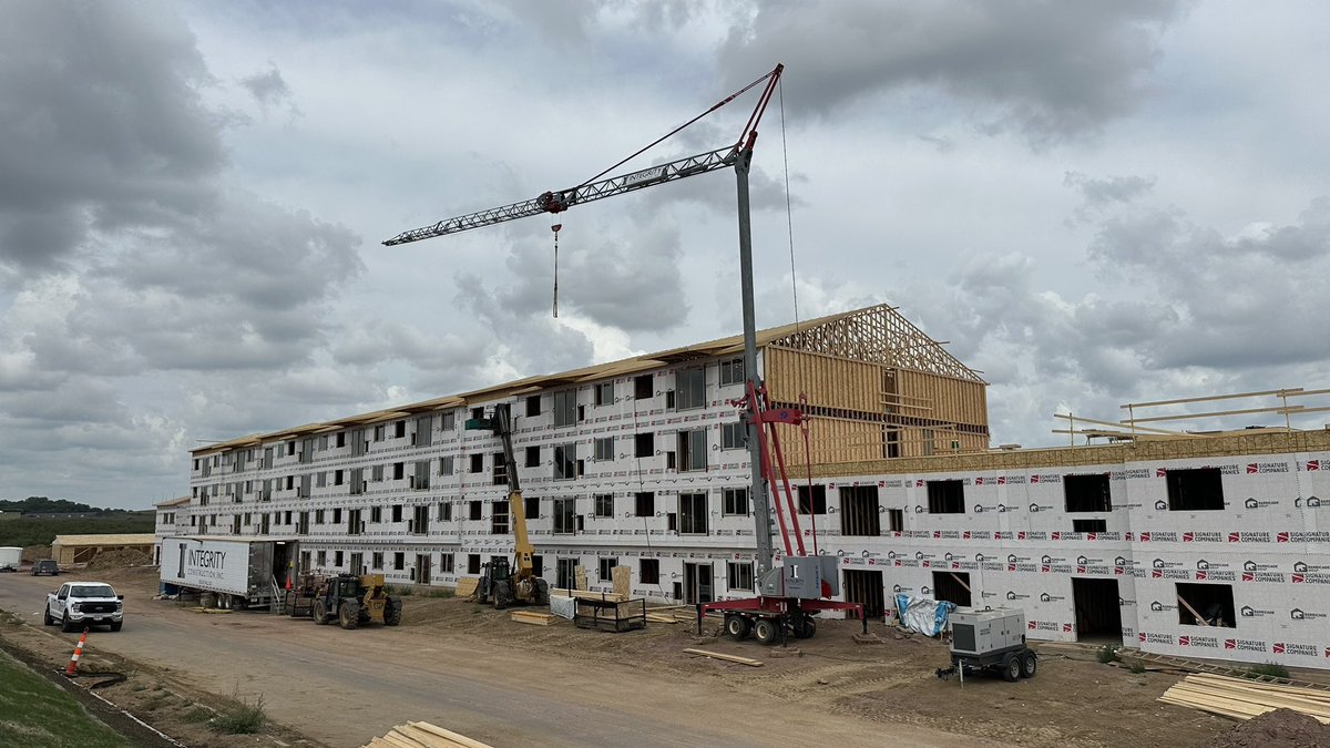 IntegritySF's tweet image. Framing Phase I of the Willows South Commons is nearing completion! #integritySF #FramingContractor