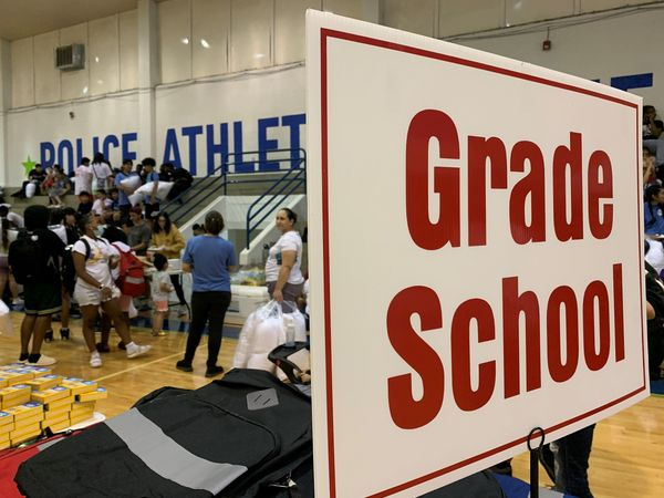 kcpolice's tweet photo. 🚨Free School Supplies🚨

Monday, August 7, our Police Athletic League, @KCMOPal, will give away school supplies- from elementary to high school- to whoever needs them.

Also free: sports physicals, haircuts, pizza, more!

5-6 p.m. for the general public at 1801 White Ave., KCMO. https://t.co/3yjAVEQ81u