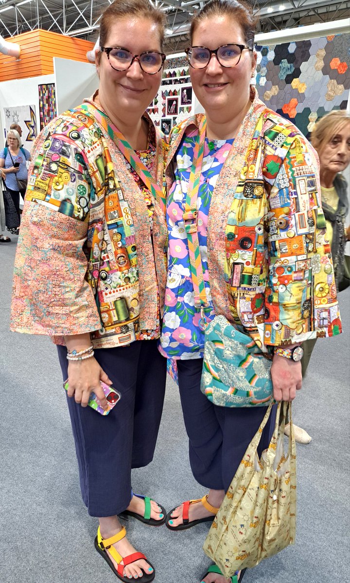 Seeing double? :-) Fab to meet you <a href="/festivalofquilt/">The Festival of Quilts</a> today @quiltingtwins