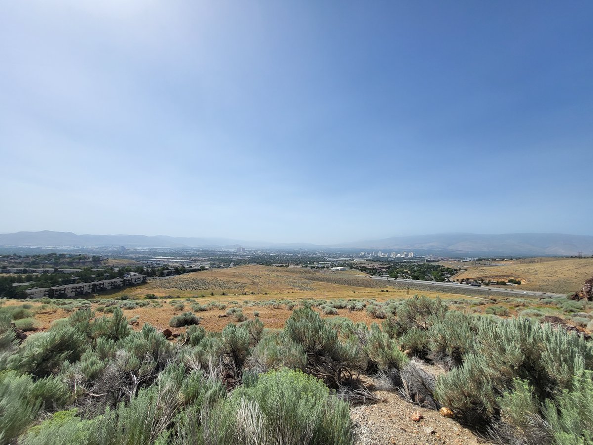 Plenty of haze across the Truckee Meadows today from a combination of factors. Dust was lofted off playas yesterday evening from thunderstorm outflows. Our friends with @WashoeCountyAQ saw a spike in the PM10 readings, which is indicative of a dust outflow. (1/2)