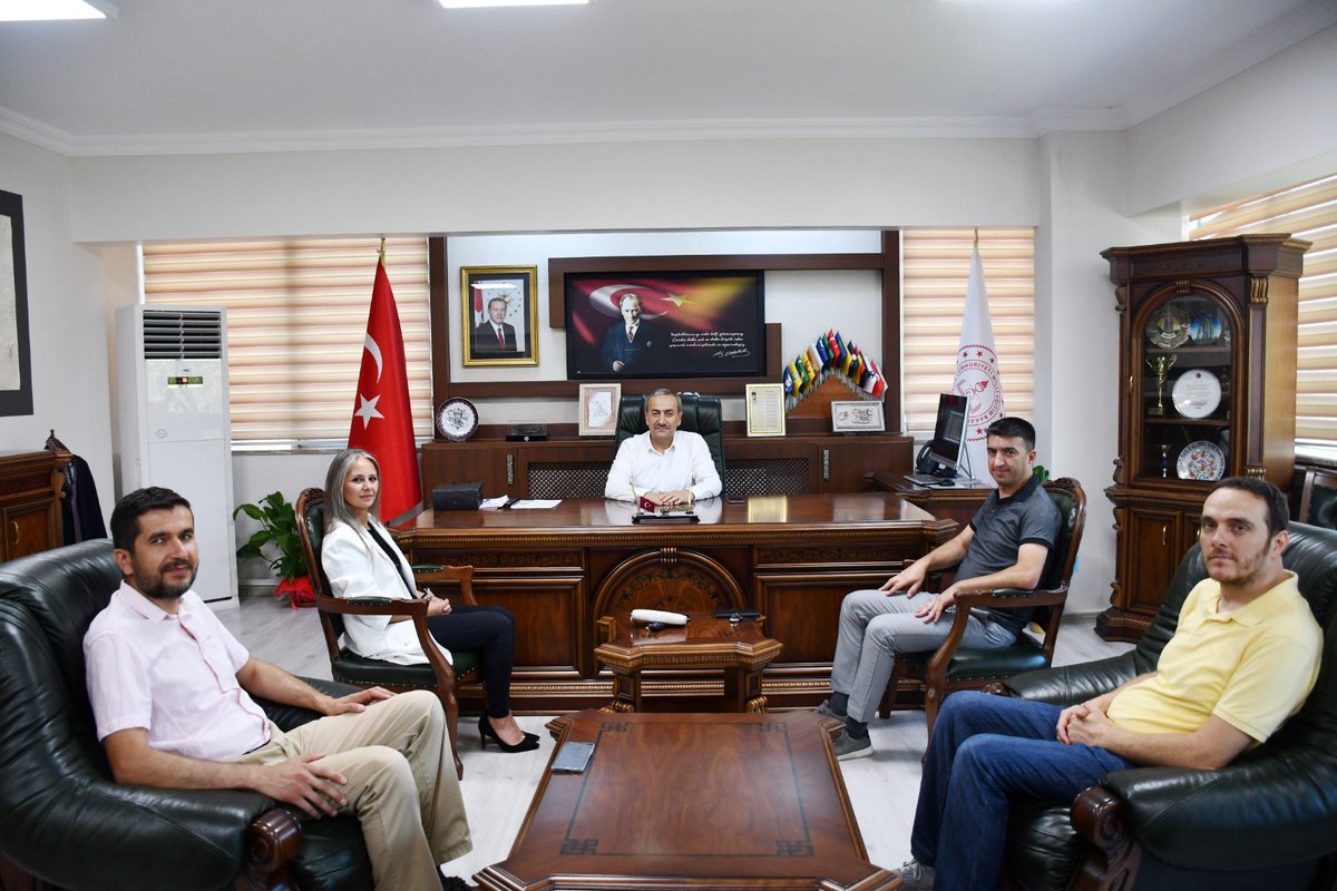 btedernegi's tweet photo. @btedernegi YK Başkanı @burcuyilmaz_bte'ın  #Karabük ziyaretinde İl Temsilcimiz @ahmetakyol78 ve beraberindeki  eğitimcilerimizi kabul eden İl Milli Eğitim Müdürümüz Sayın Nevzat Akbaş'a teşekkür ederiz. #Bilişim #Girişim #Eğitim  @KarabukMEM @KarabukValiligi @fuatgurel76 https://t.co/iA2hM81aqQ