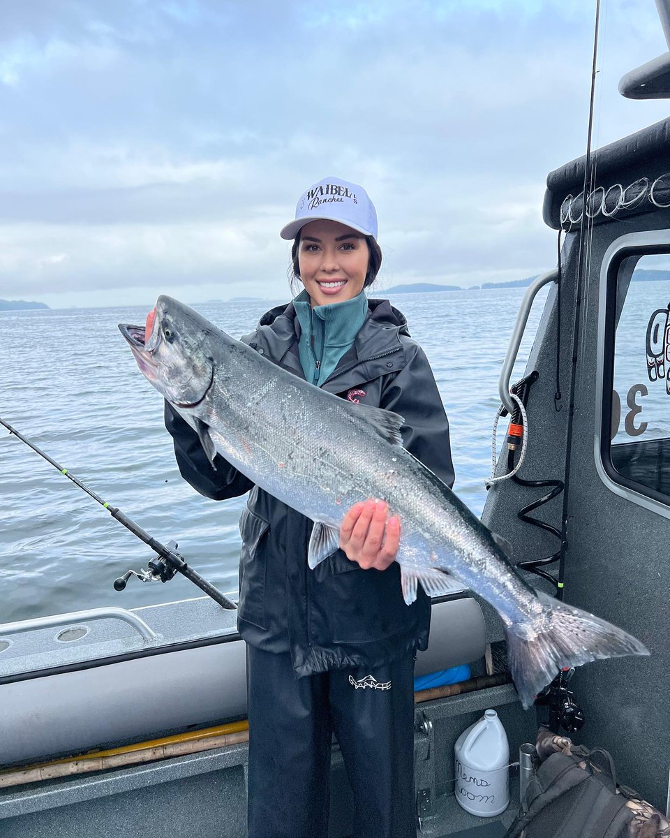 SteamboatBay's tweet photo. 📷 by @hendricksjustine: 🎣
Nice catch, Justine! Some of all the great ones! #halibut #salmon #lingcod!  Thanks for sharing!
#fishalaska #alaska #steamboatbayfishingclub #luxurylodge #luxuryfishingresort #fishinginAlaska #wildcaught #bucketlist #luxuryfishinglodge #fishingtrip https://t.co/xdP8ouhbTF