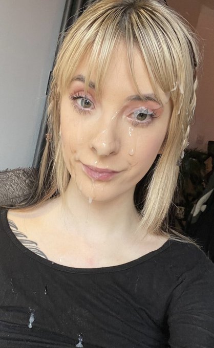 I&rsquo;ve been nominated for an XBIZ award! 🥹   fan voting starts on Monday - are you going to vote for me