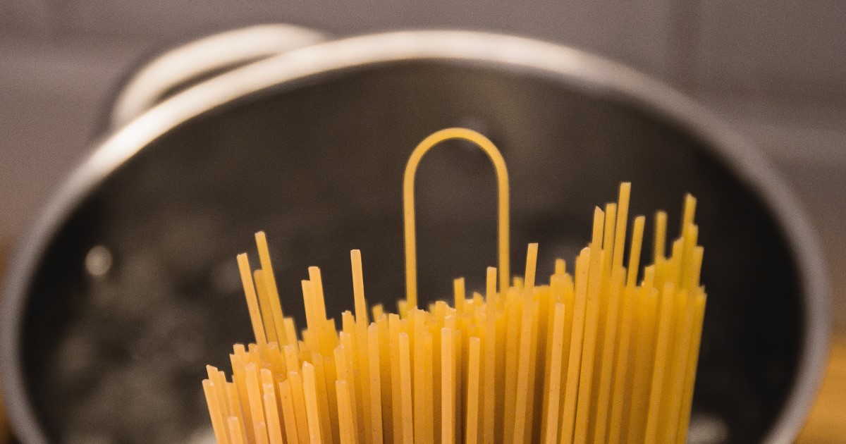 Looking for some STEM entertainment for the kids? Build a spaghetti 🍝 bridge 🌉 together! Learn how: linktr.ee/sciencerendezv… | Thanks, Kingston PEO Chapter for the suggestion! #STEMeducation
