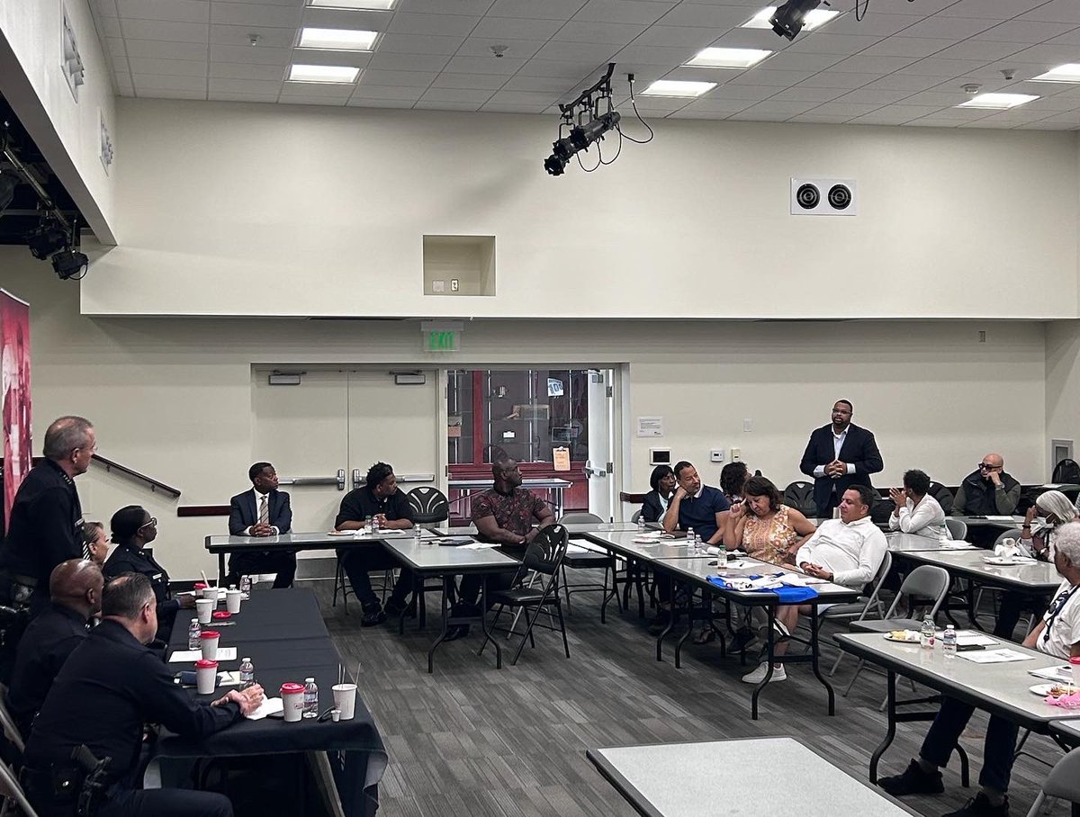 Chief of Police Community Forum in Southwest Division. Thank you to all community members from Southwest, 77th, and Southeast area who attended the Chief of Police Community Forum to discuss community concerns and address qualify of life issues.