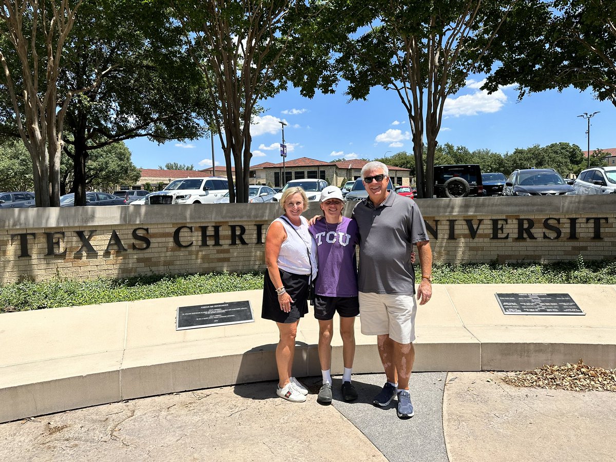 Laura Hulett tweet media