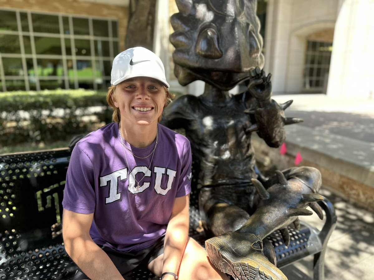 Laura Hulett tweet media