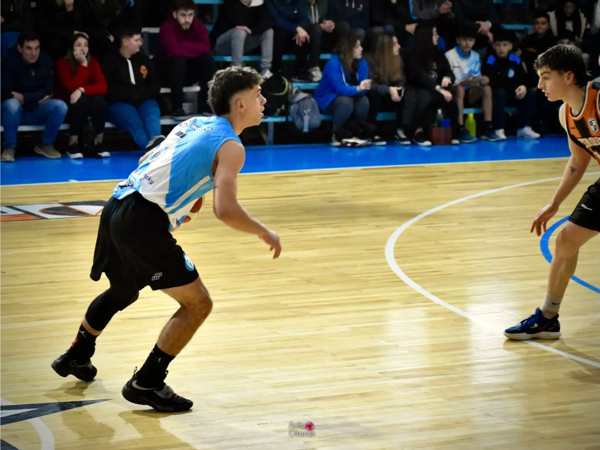 BasquetVsC's tweet photo. ⛹️ Primera División Masculina 

📅 Reconquista

📸 @Antotaran

✅ ¡Los esperamos a todos para alentar a nuestras diferentes categorías!

💪 ¡Siempre poniendo todo para hacer crecer nuestra actividad y nuestro club!

#SubComisiónDeBasquet 🏀
#SomosLaVilla 💙
#SomosFamilia 👪 https://t.co/ZFX4jtMFMP
