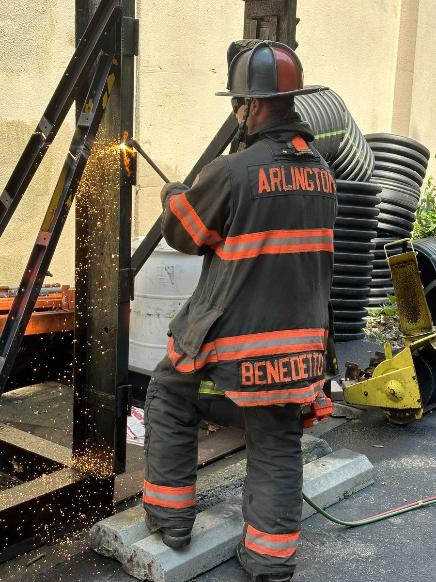 IAFFLocal2393's tweet photo. On duty training this week focuses on review and application of technical rescue tools and equipment, such as the Oxy-Acetylene Torch, capable of cutting 6 inch thick steel at temperatures of approximately 6,000°F. #IAFF #Local2393 #ArlingtonNY #TechnicalRescue #SpecialOperations https://t.co/eNUim3Yi7o