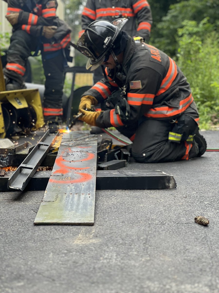 IAFFLocal2393's tweet photo. On duty training this week focuses on review and application of technical rescue tools and equipment, such as the Oxy-Acetylene Torch, capable of cutting 6 inch thick steel at temperatures of approximately 6,000°F. #IAFF #Local2393 #ArlingtonNY #TechnicalRescue #SpecialOperations https://t.co/eNUim3Yi7o