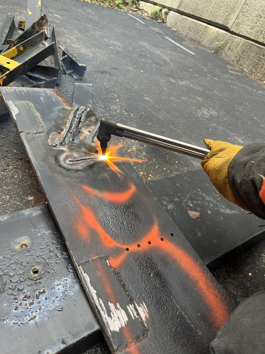 IAFFLocal2393's tweet photo. On duty training this week focuses on review and application of technical rescue tools and equipment, such as the Oxy-Acetylene Torch, capable of cutting 6 inch thick steel at temperatures of approximately 6,000°F. #IAFF #Local2393 #ArlingtonNY #TechnicalRescue #SpecialOperations https://t.co/eNUim3Yi7o