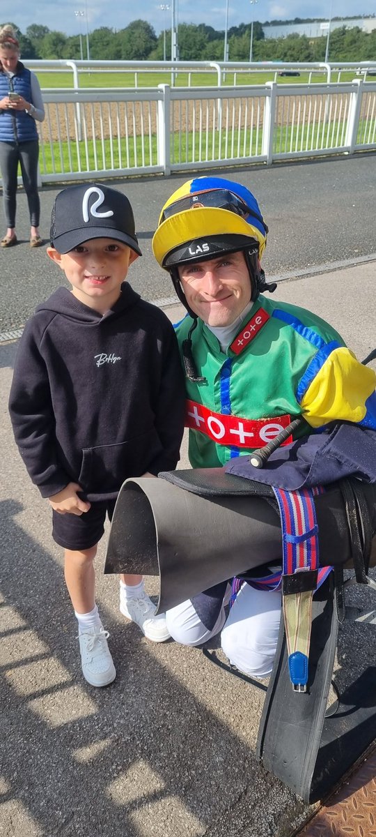 Mr_Gear7's tweet photo. Jockeys are a different breed! My lad absolutely loves horses, horse racing and jockeys! Not only did they stop for a photo but they also interacted with him and really made him smile! Thank you @morganc0le7 @BennettC94 @CamHardie_96 @josephinegordo 💙🤘🏻 #TopJockeys @WolvesRaces https://t.co/WlYSxbNvHU