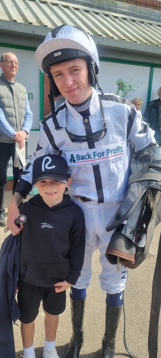 Mr_Gear7's tweet photo. Jockeys are a different breed! My lad absolutely loves horses, horse racing and jockeys! Not only did they stop for a photo but they also interacted with him and really made him smile! Thank you @morganc0le7 @BennettC94 @CamHardie_96 @josephinegordo 💙🤘🏻 #TopJockeys @WolvesRaces https://t.co/WlYSxbNvHU
