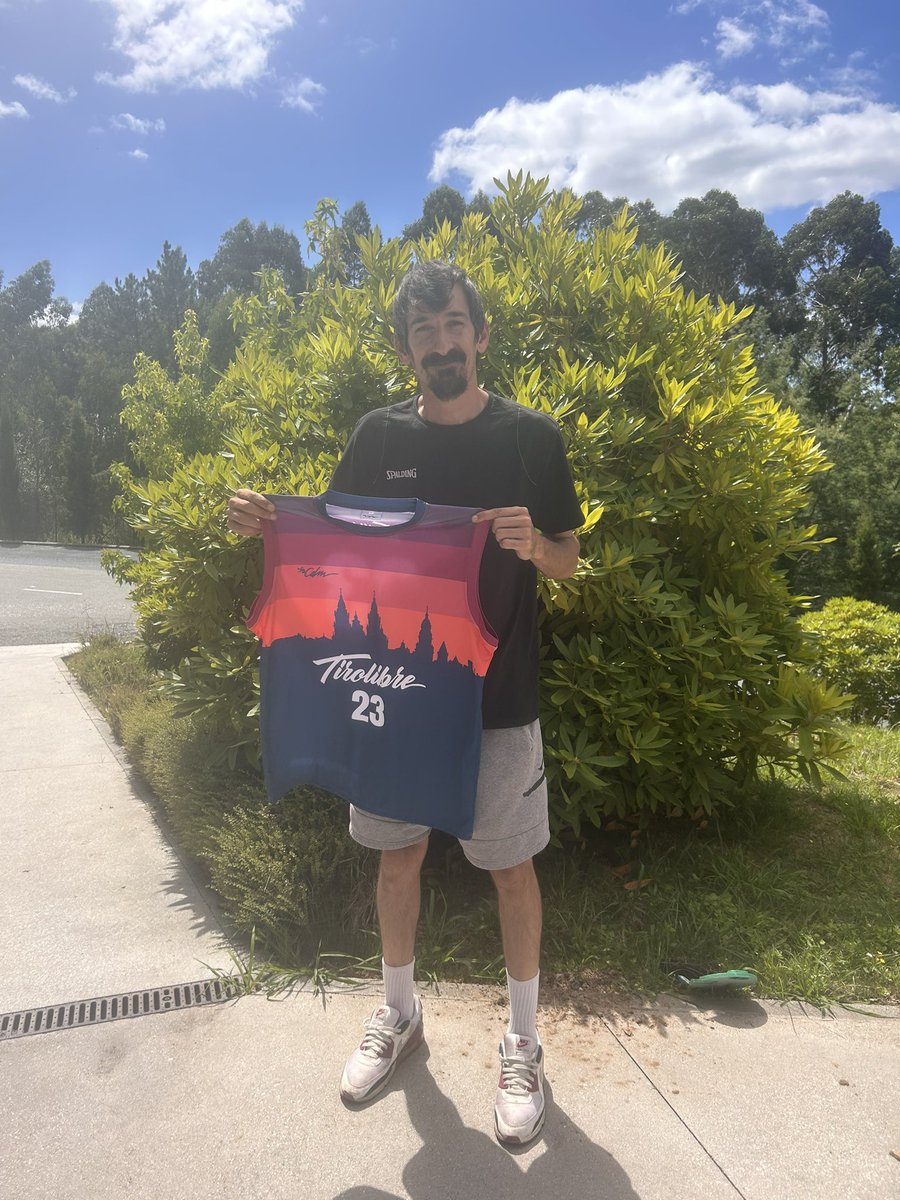 CampTiroLibre's tweet photo. Hoy tuvimos la visita de @floppball por el Campus pero esta vez el entrevistado fue el….😉🙃
Muchas gracias Felix y ¡suerte en el 3x3 organizado por el @cbstabaia que se juega este fin de semana en Boiro! https://t.co/Ur9o7lIYZg