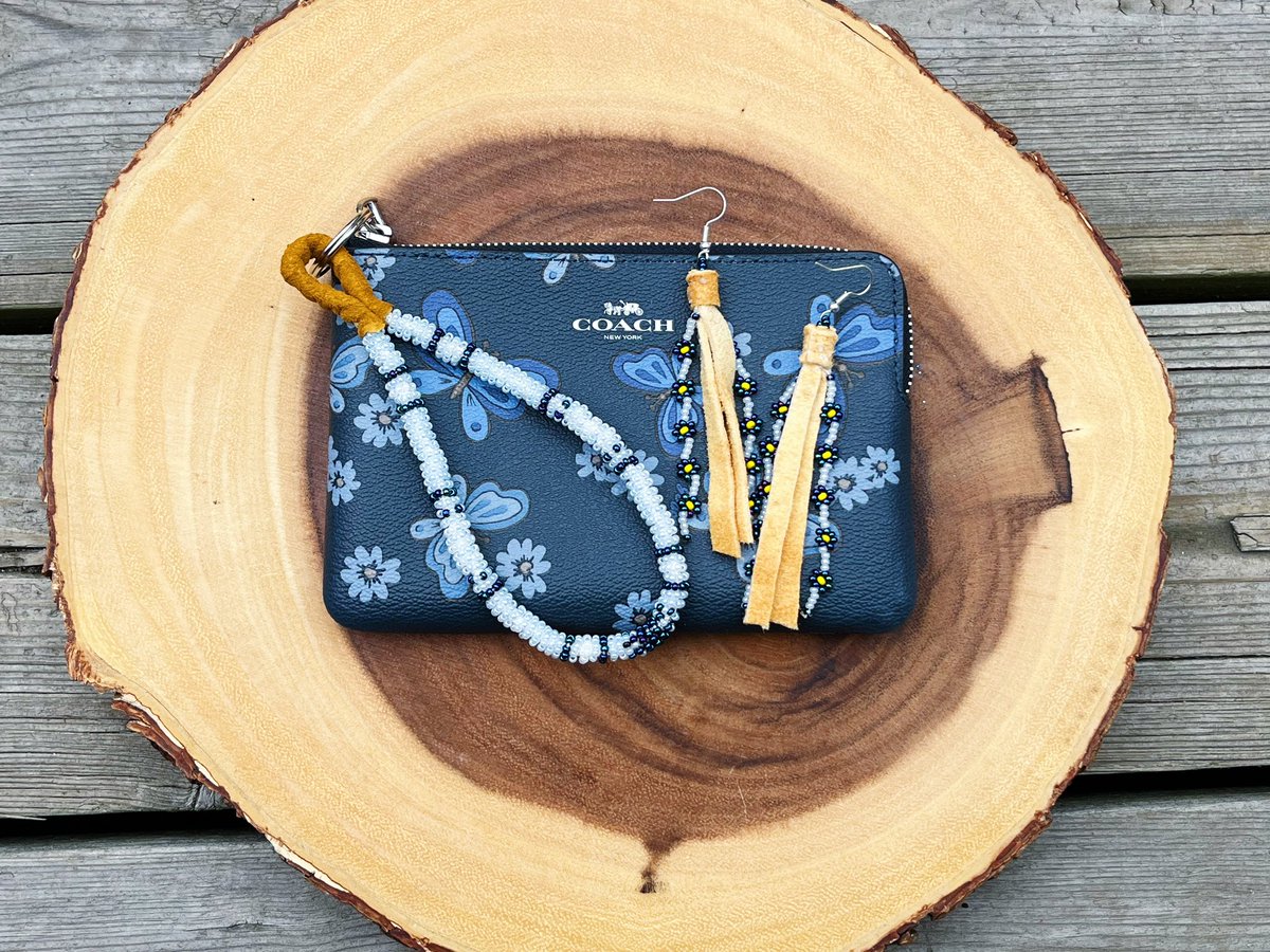 keeshalouu's tweet photo. I’m going to be doing a draw for this wallet, wristlet, &amp; earrings with home tanned moose hide. 

$5 a spot, or $10 for three spots!
e-transfer or paypal only 🥰
DM me if you’re interested in buying a spot!!! https://t.co/LFs6OeJcQJ